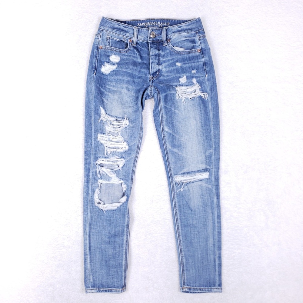 American Eagle Tomgirl Distressed Jeans 00 Short Light Wash